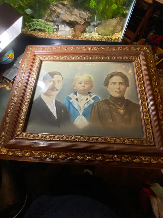 Antique Picture Family Frame Carved Wood & Convex Glass in Arts & Collectibles in Vancouver - Image 8