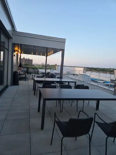 Condo 4 1/2 de luxe 5 électros fournis à laval