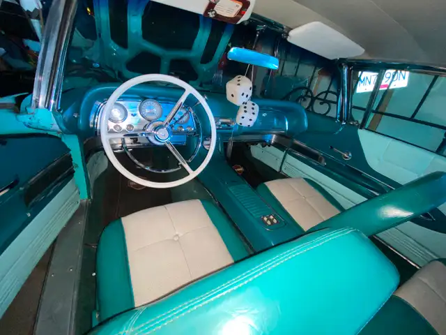 Baby blue 1960 ford thunderbird in Classic Cars in Vernon - Image 9