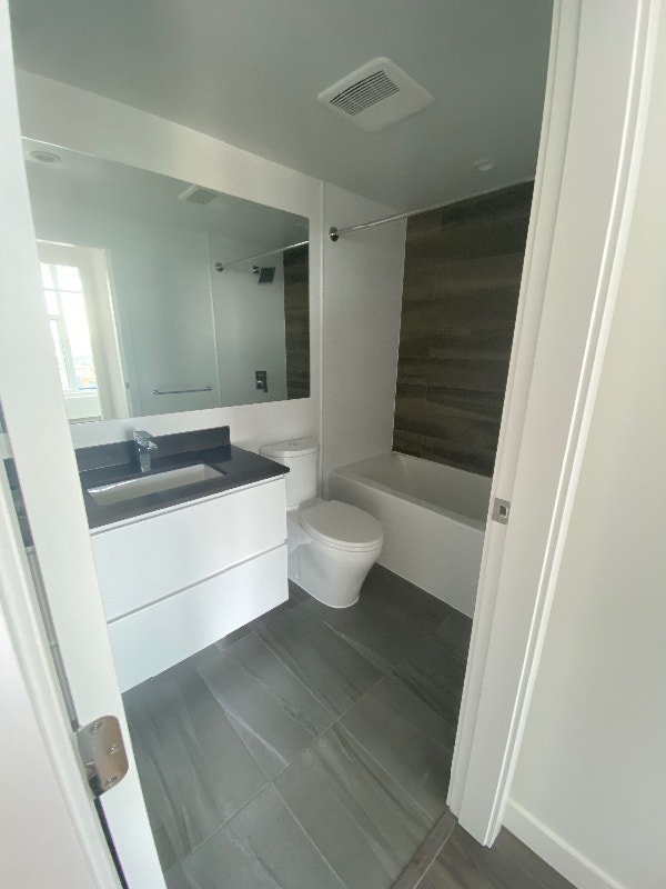 Surrey King Skytrain Station Newly Built 2br 2balcony Long