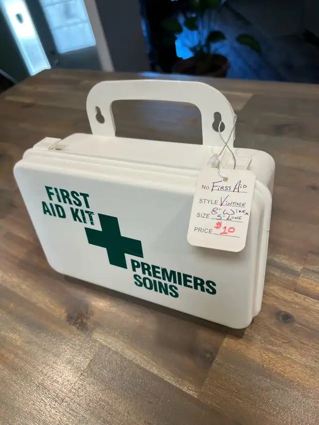 Vintage First Aid Kit in Other in Calgary - Image 2