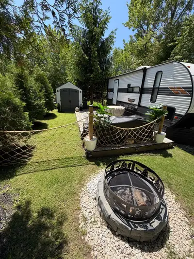 PRIVATE, PET-FRIENDLY SEASONAL RETREAT Lake Huron Resort • Lot #61 $25,900 TURN-KEY PACKAGE PET-FRIE...
