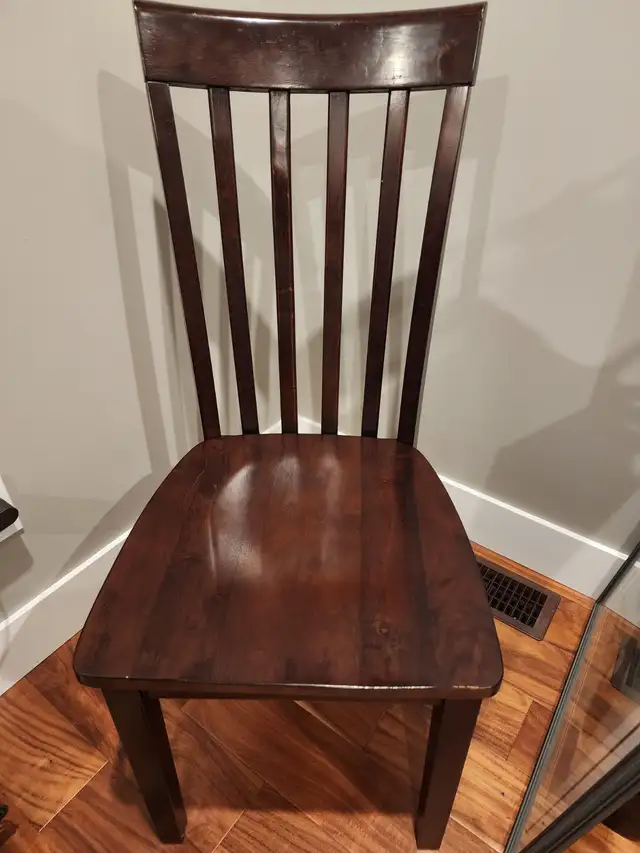 Wood Table in Dining Tables & Sets in Cowichan Valley / Duncan - Image 5