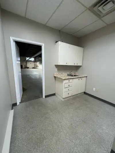 Positioned in a high-demand, high-traffic area (Dundas Street, east of Dixie Road) this commercial h...