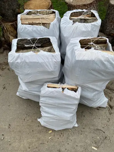 $25 Poplar $30 Spruce $30 Maple 4 bags purchased 1 free bag kiddling ! 80-100lbs Txt 780-909 nine fi...