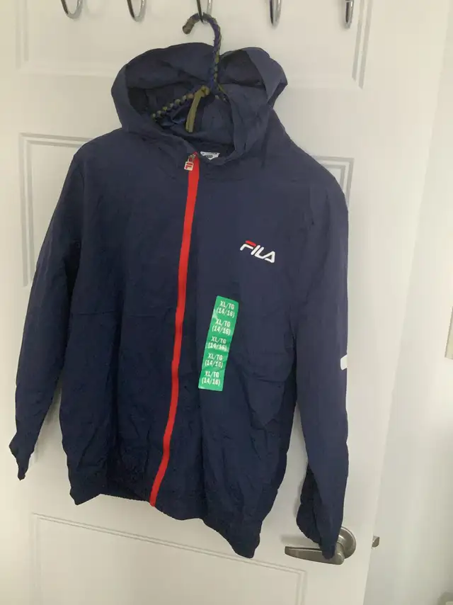boys Fila windbreaker jacket size XL 14/16 in Kids & Youth in Laval / North Shore - Image 2