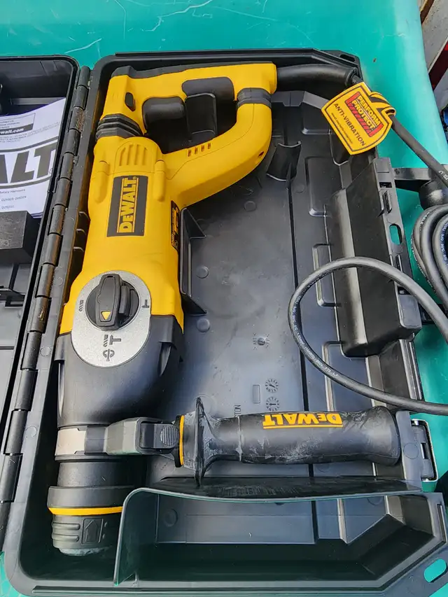 Dewalt D25223 D Handle 3 Mode SDS Hammer Drill Hard Plastic Case in Power Tools in Windsor Region - Image 4