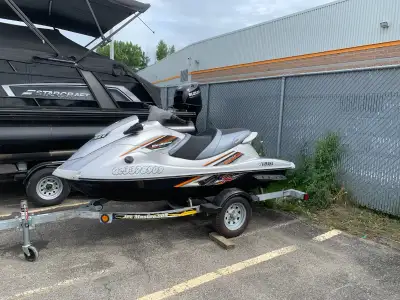 Yamaha Wave Runner VXR 2011 1812 CC, 3 places siege neuf, 130 heures d'utilisation Toile neuve origi...
