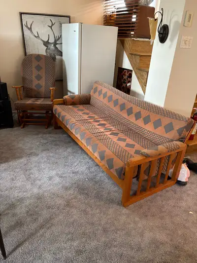 Divan et chaise berçantes a donner a St Francois Laval