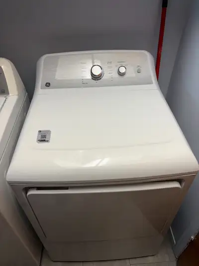 Laveuse et sécheuse fonctionne très bien. J’ai acheté une maison et il était là. J’ai tester et ça f...