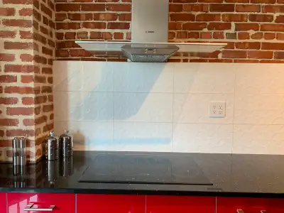 Ensemble des appareils électroménagers fonctionnels, idéale pour chalet