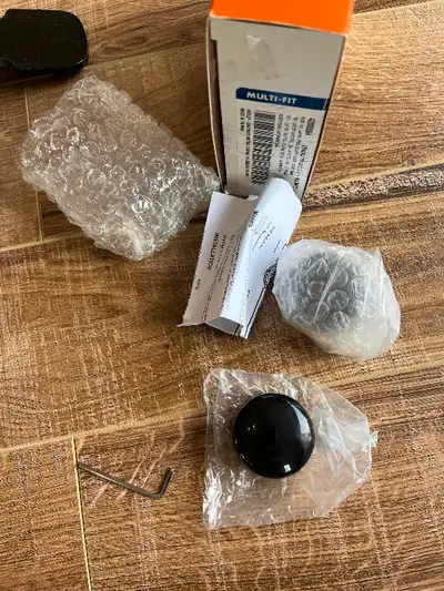 Was on a 2018 Harley road glide special. Black front axle covers