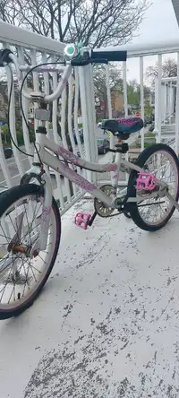 Vélo pour enfant (garçon ou fille) avec roulettes d'entrainement