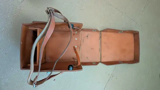 Vintage Universal AvoMeter MK2, Leads, Leather Case in General Electronics in Kamloops - Image 9