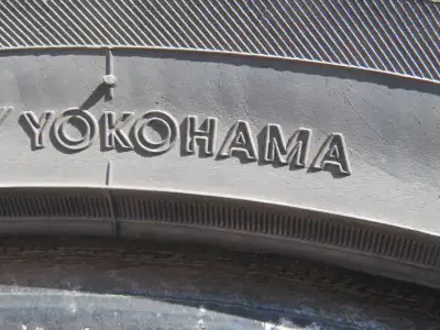 4 Pneus d'hiver en très bonne condition. Yokohama - Ice Guard - 225/60R17 Prix: 325.00$ Textez ou Ap...