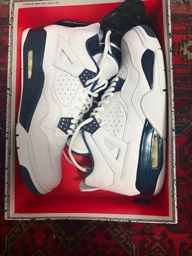 Jordan 4 Columbia  in Men's Shoes in Markham / York Region - Image 2