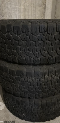 Selling a full set of 5 BFGoodrich All-Season LT305/55R20 tires mounted on original Fuel rims. Perfe...