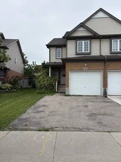 3 Bedroom End Unit Town Home for Rent in Kitchener
