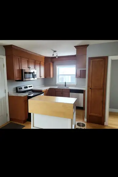 3 bed 1.5 bath semi in beautiful Jones Lake neighborhood