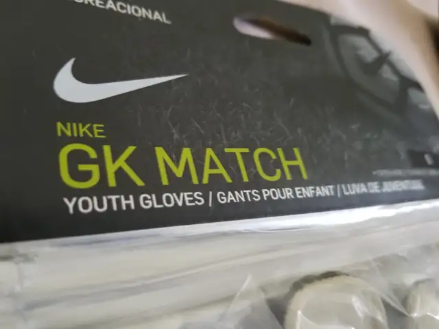 Youth Soccer Goalie Gloves   ***BRAND NEW in Soccer in Kitchener / Waterloo - Image 3