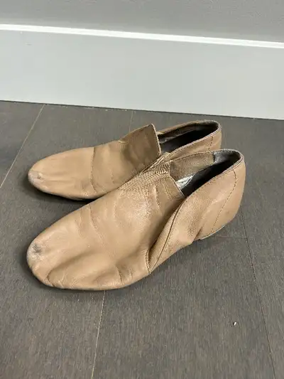 Girls Jazz Dance Shoe size 4, View more