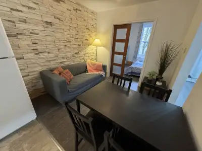 Superbe 4 1/2 entièrement meublé et équipé ! Habitez le temps que vous voulez location de 1 mois et...