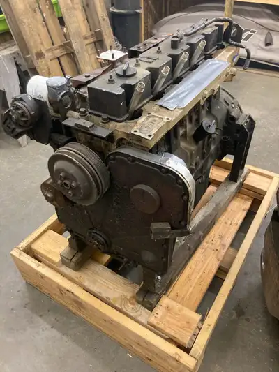 For Sale: Cummins 8.3L. Natural Gas Engine Core - Has Exhaust and Intake Manifold. Good Condition. *...