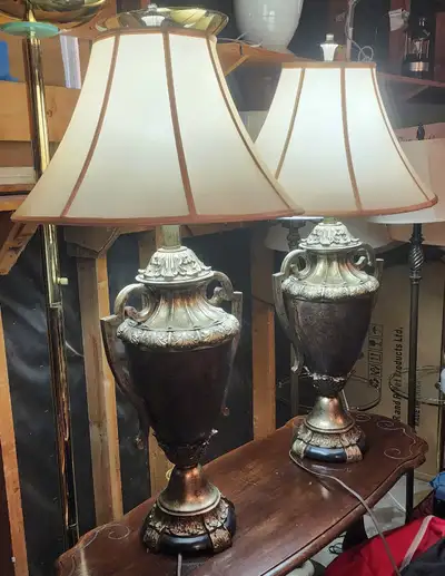 Pair of Beautiful Ceramic Urn 3 Stage Table Lamps 32in Tall
