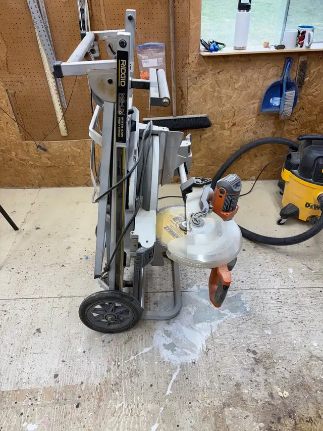 Ridgid Mitre Saw with Stand in Power Tools in Hamilton - Image 3