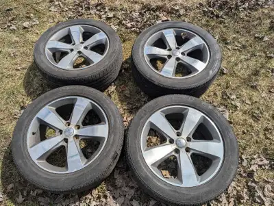 These are a set of used 20-inch original alloy wheels, perfect for upgrading your ride or replacing...