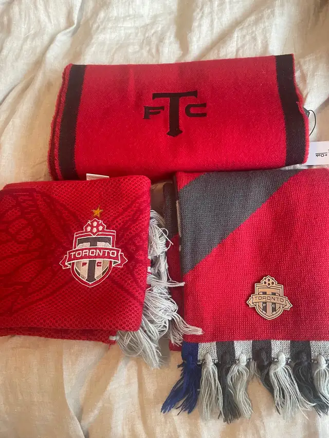 TFC Supporters Scarfs $20 in Soccer in City of Toronto - Image 3