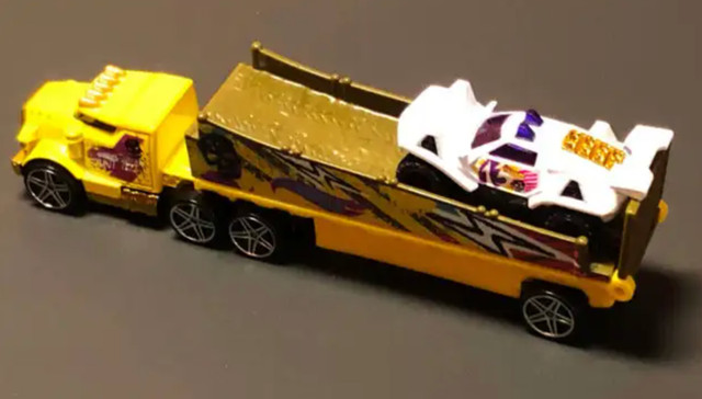 HOT WHEELS / 50th Anniversary Rumble Road Die-Cast Car in Arts & Collectibles in Oakville / Halton Region - Image 2