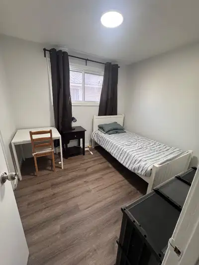 Room for rent per night stay. Weekly rates also available. Minimum two days. Wifi and street parking...