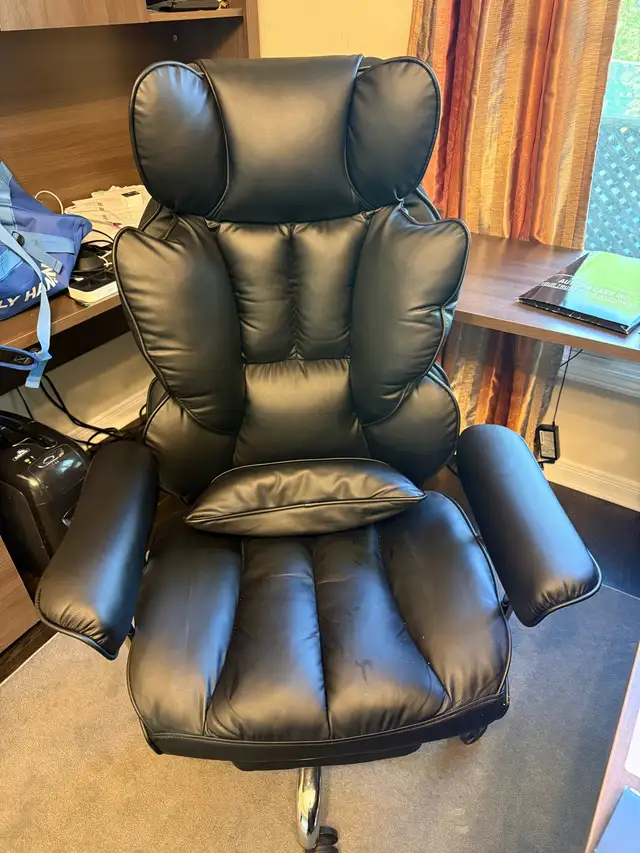 Office Chair in Chairs & Recliners in Markham / York Region - Image 3