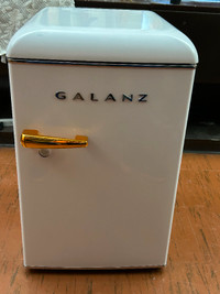 Galanz Mini Retro Fridge/Refrigerator with Chiller