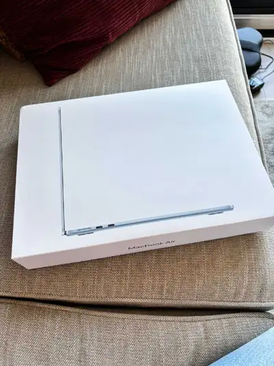 Bnib 2025 MacBook Air. 13" . Sky blue, View more