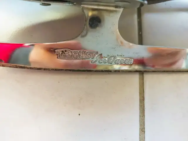 Women/Girl Size 6 Figure skates with ankle support in Skates & Blades in City of Toronto - Image 8