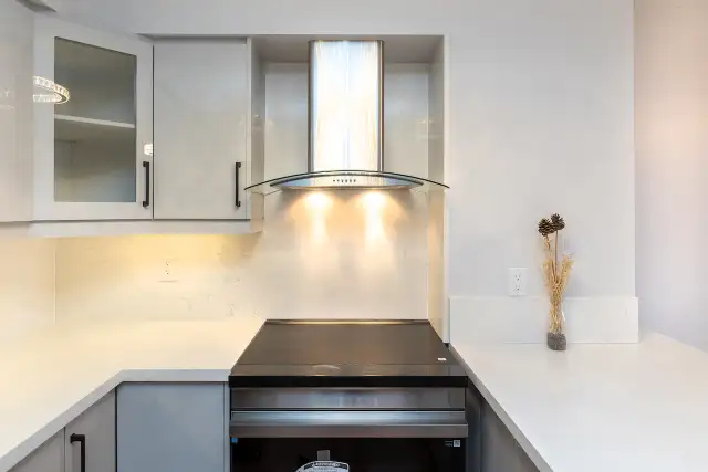 Mississauga Condo Available Immediately For Sale in Condos for Sale in Mississauga / Peel Region - Image 7