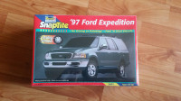 New Sealed Revell SnapTite 1997 Ford Expedition