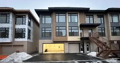 FOLIAGE PVT 3-bedroom end unit townhouse for rent