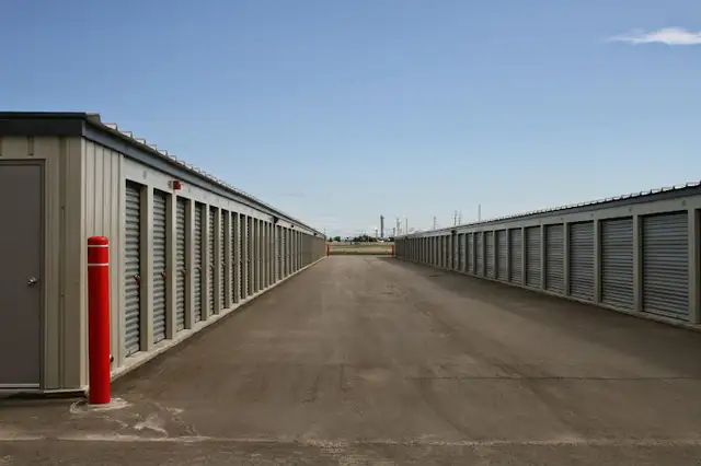 Need Storage? We’ve Got Space for That!570156310479523842