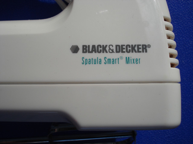 Black & Decker electric mixer in Processors, Blenders & Juicers in Charlottetown - Image 2