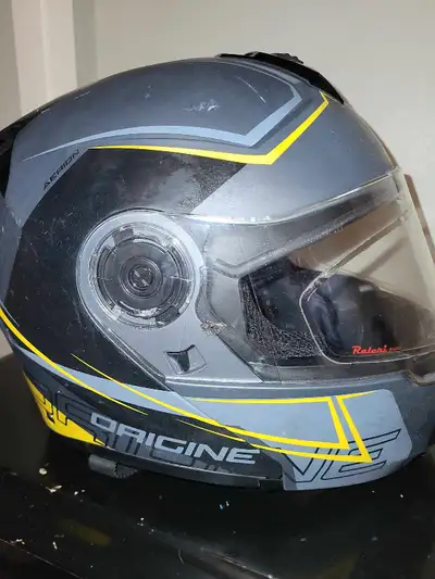 This is an Origine Aereon full-face motorcycle helmet in size Large, perfect for ensuring safety and...