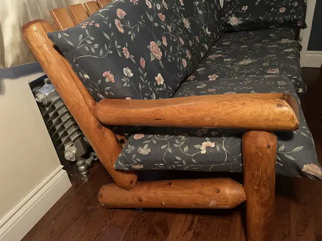 Canapé sofa+ table de salon en bois rond rustique in Chairs & Recliners in City of Montréal - Image 8