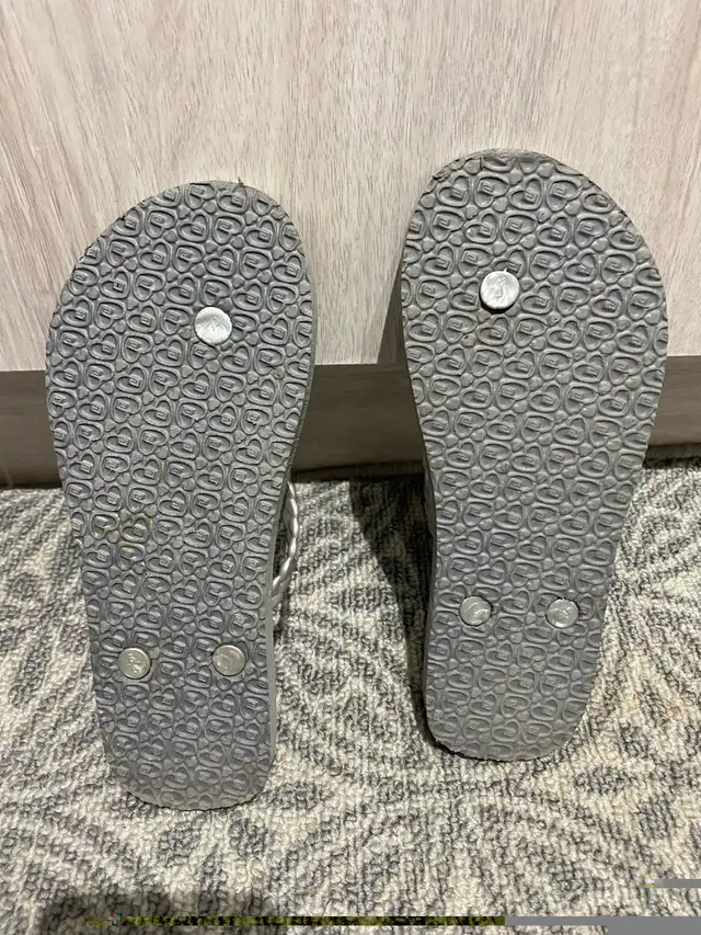 Flip-Flop Sandals NEW (Size 5-6) in Women's - Shoes in City of Montréal - Image 3