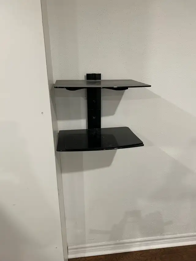 Wall Shelf - glass  in TV Tables & Entertainment Units in Ottawa - Image 2