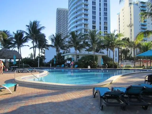 Hollywood/Hallandale in Florida in Canada - Image 3
