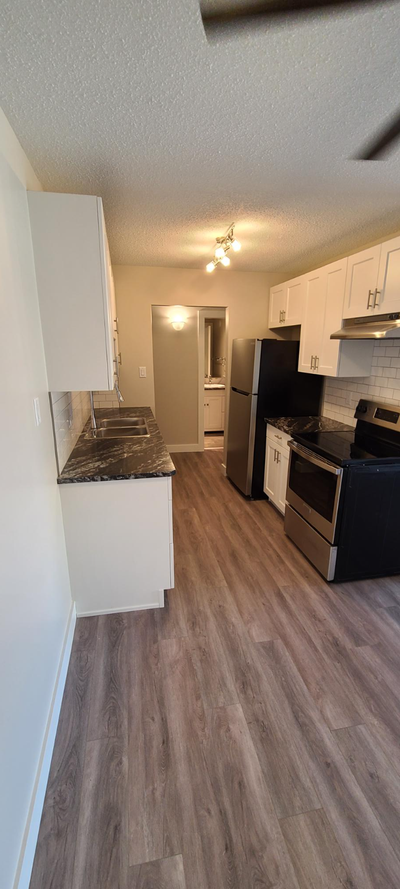 Half block from Okanagan Lake - Underground Parking - On Site Laundry - Elevator Access - Dishwasher...