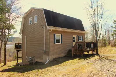 This cottage or home is in the heart of Belleisle Bay(close to Ghost Island) with water view and dee...