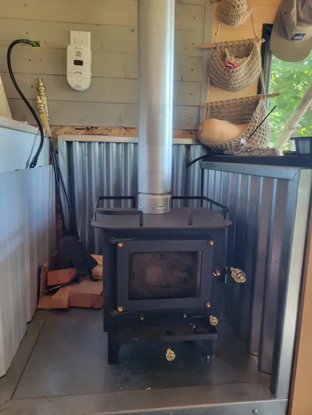 35 professionally converted skoolie in RVs & Motorhomes in Kelowna - Image 11
